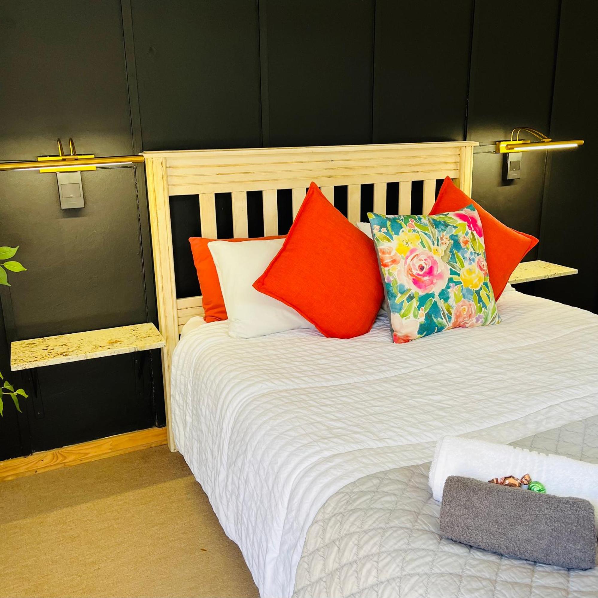 The Gallery Lounge Potchefstroom Extérieur photo
